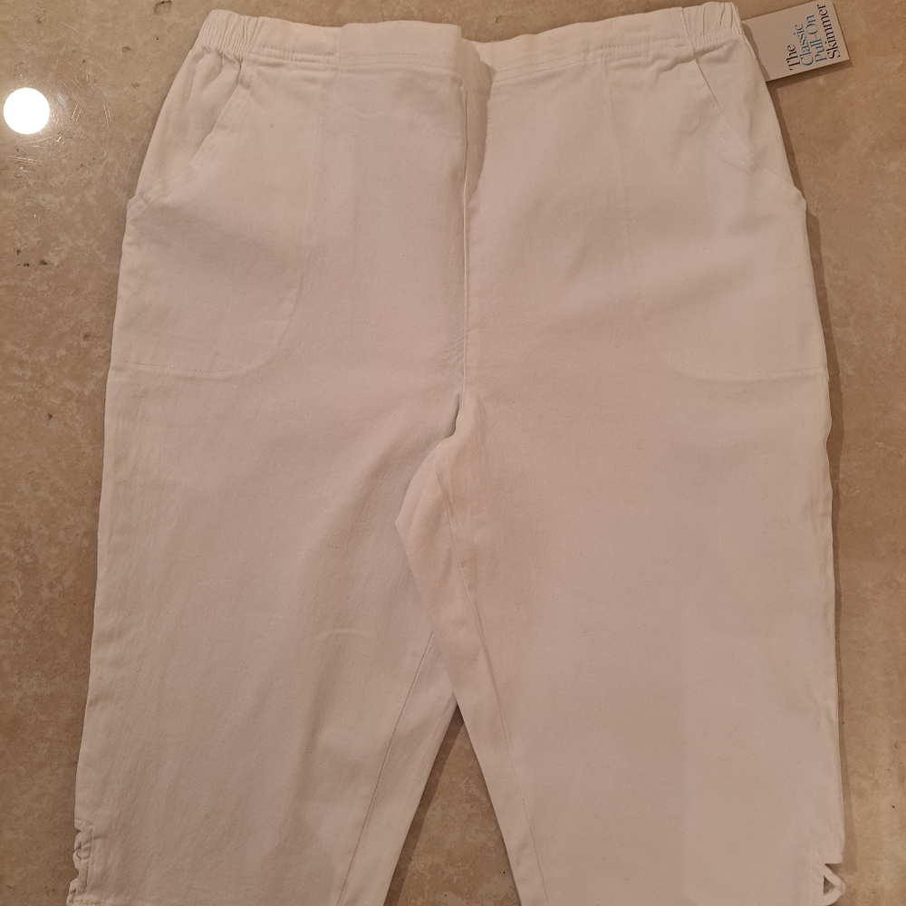 Women's below knee shorts by Croft & Barrow size XL white new